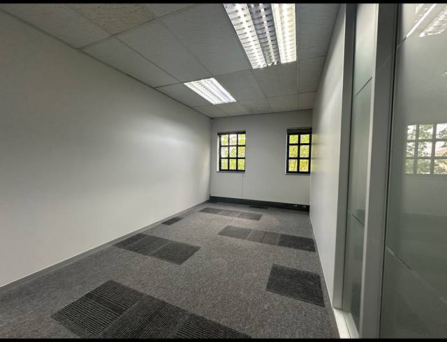 5,800M² OFFICE FOR SALE IN SUNNINGHILL